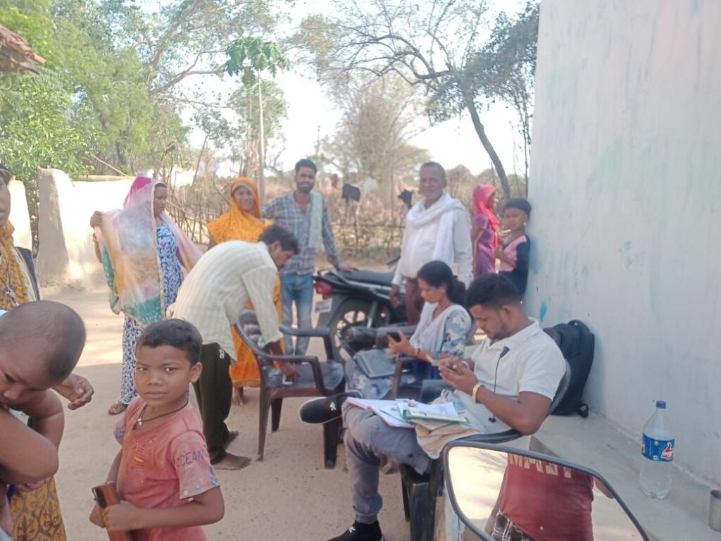 kshititech सक्ती नगर के "अबूझमाड़" ठाकुरमुड़ा में स्वास्थ्य विभाग की विशेष पहल, पालिका अध्यक्ष की तत्परता से आयुष्मान कार्ड शिविर आयोजित