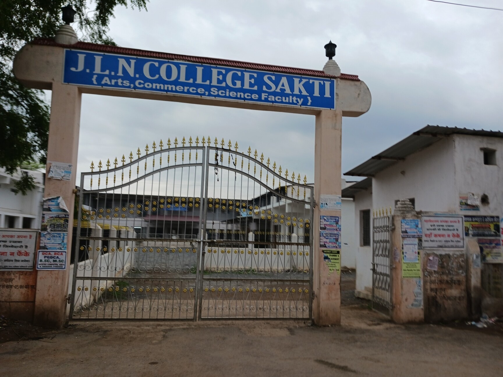 kshititech जेएन कॉलेज में निर्माण को लेकर बढ़ा विवाद, प्राचार्य पर कार्रवाई की आशंका